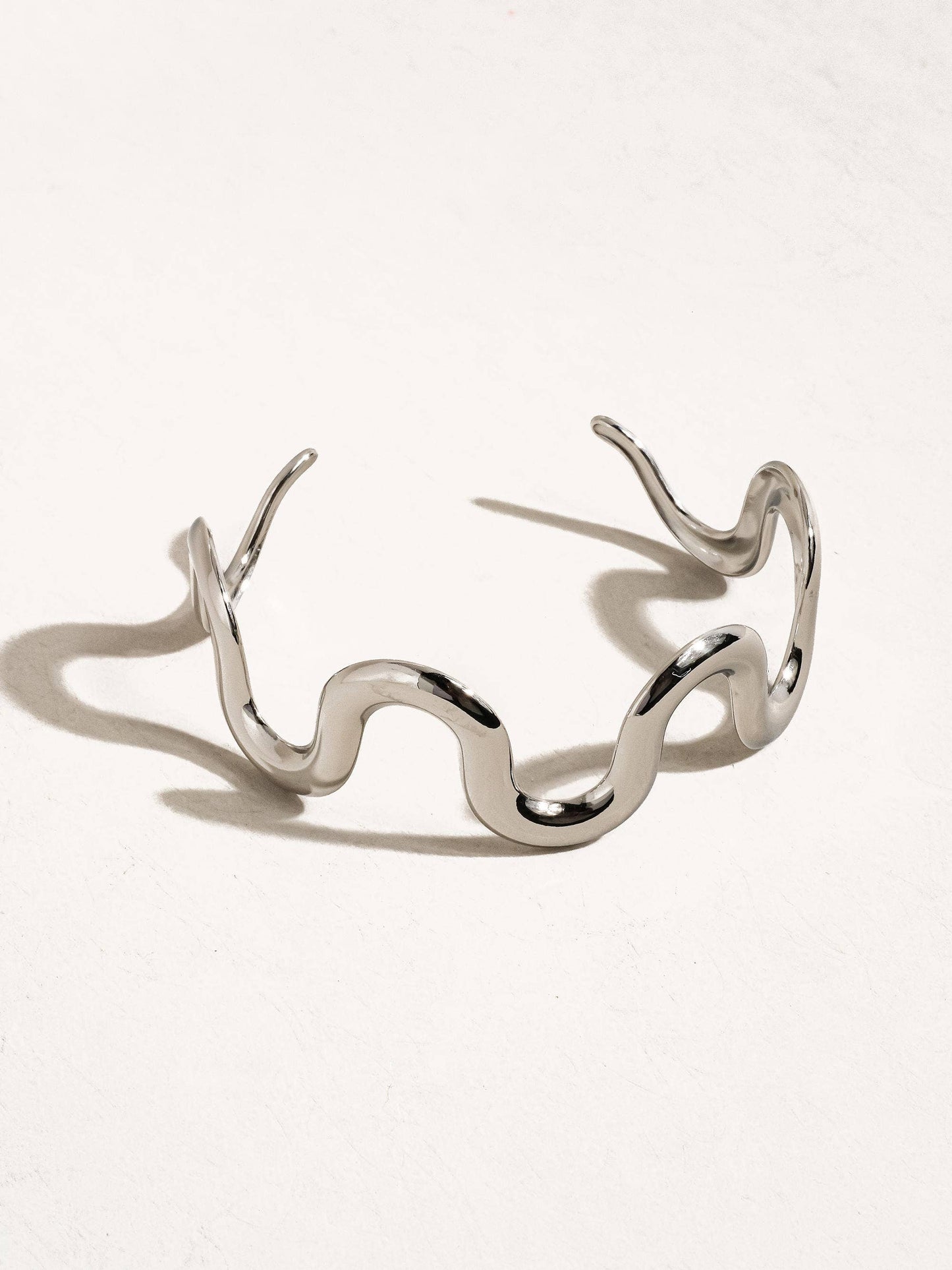 Félix 18K Gold Non-Tarnish Wavy Bold Statement Bracelet