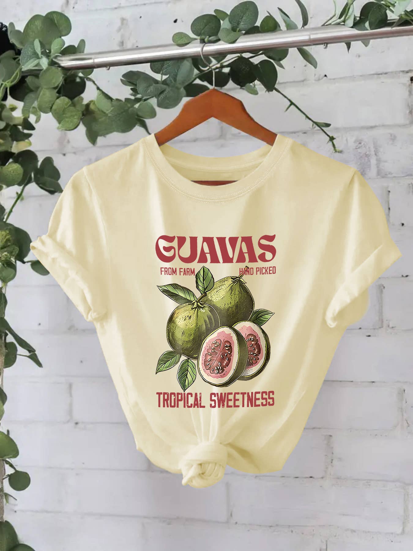 Country Style Tropical fruit GUAVAS Graphic cotton Tee